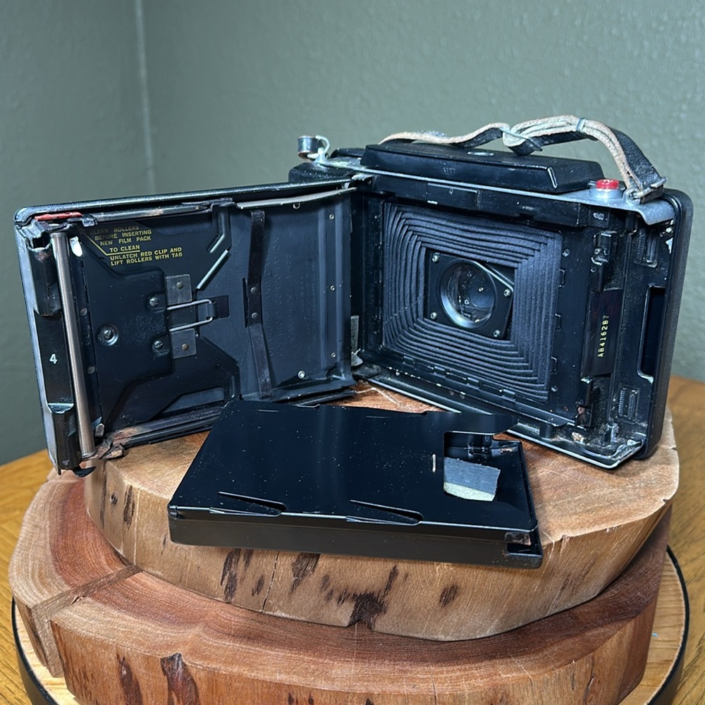 POLAROID Land Camera Automatic 100 w/ Model 268 Flash - Picture 12 of 16